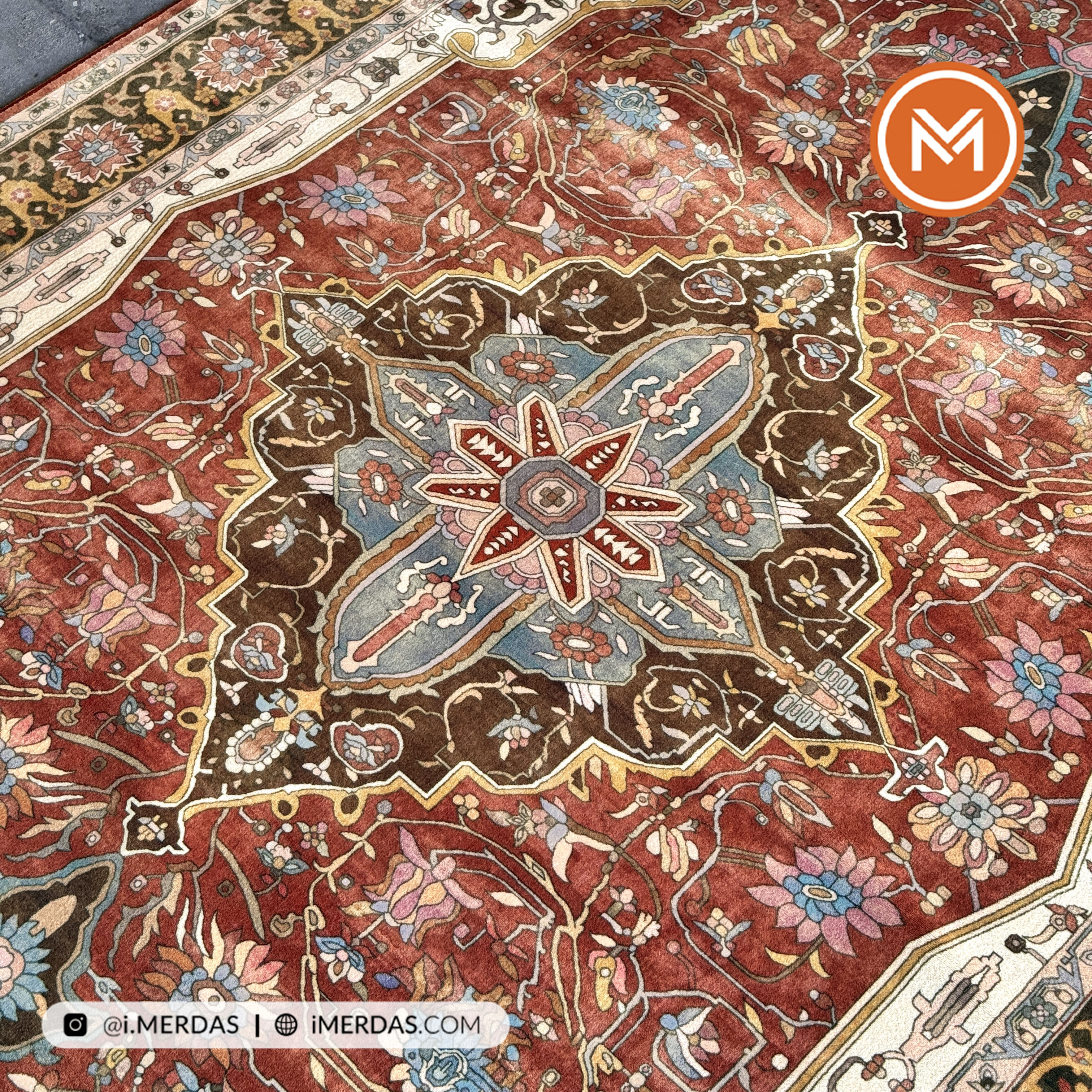 فرش کهنه نما کد 100354 زمینه لاکی